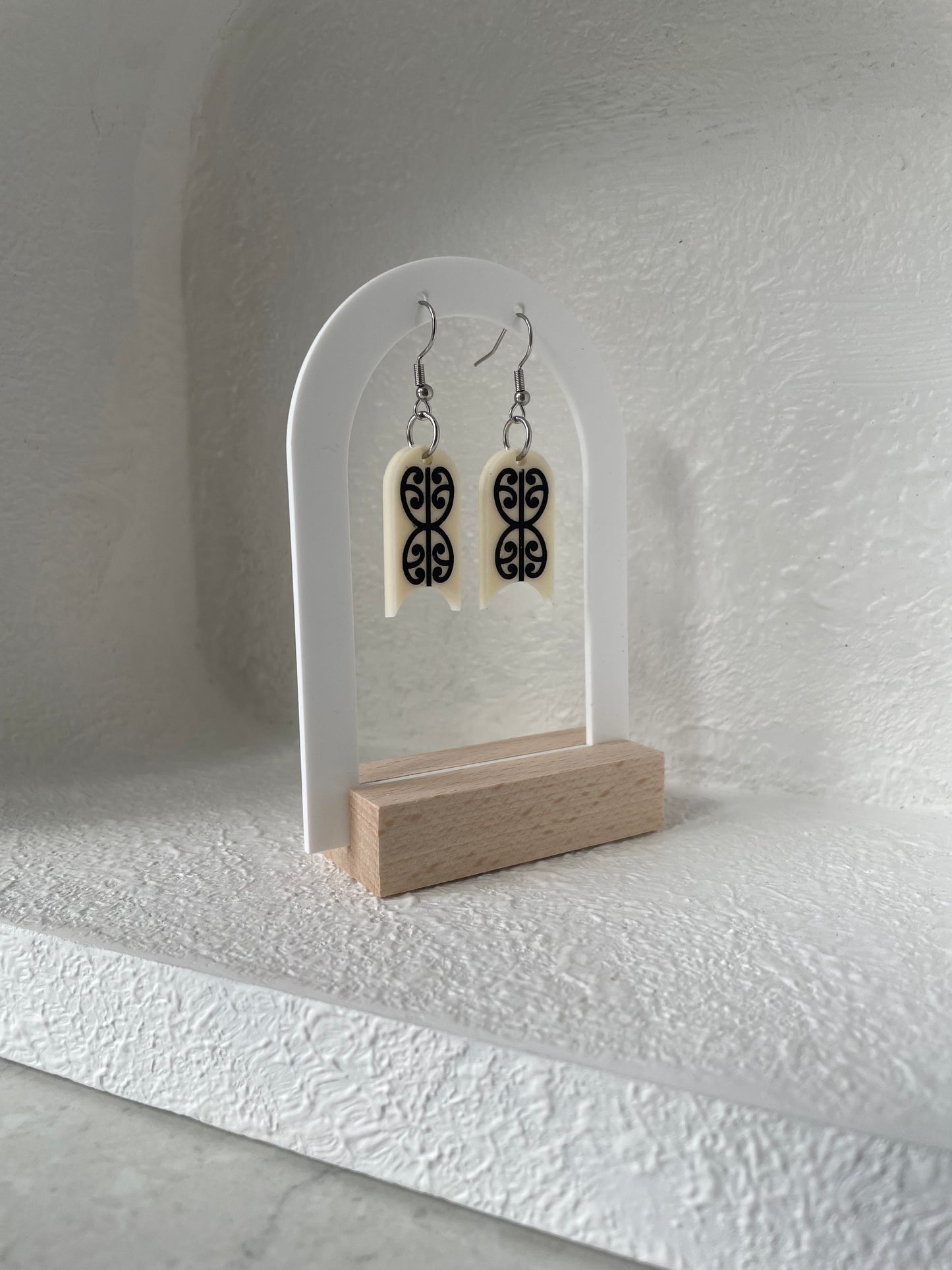 MIDI - Ivory Black Mangopare Might