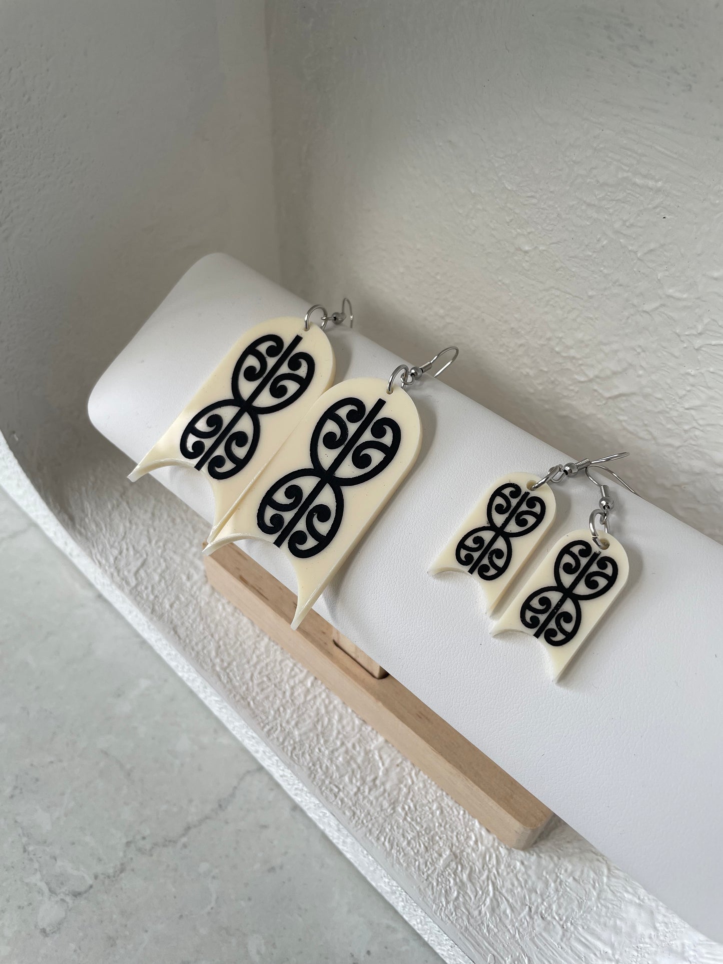 MIDI - Ivory Black Mangopare Might